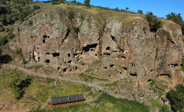 Au Moyen-Âge, les hommes ont investi les grottes de Jonas